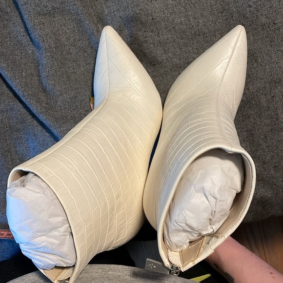 Kenneth Cole Riley bootie, NWT, 9 - Picture 7 of 9